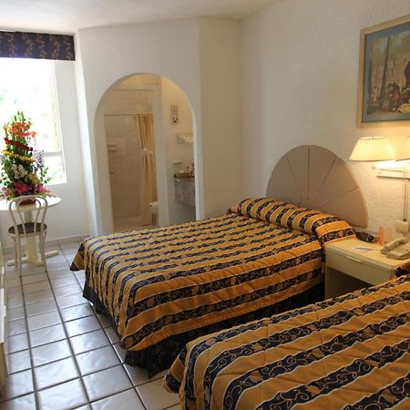 Hotel Plaza Caribe Канкун Екстериор снимка