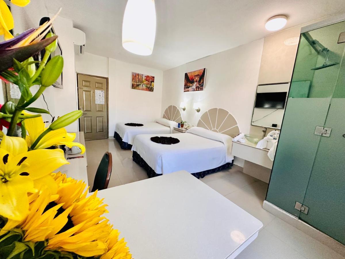 Hotel Plaza Caribe Канкун Екстериор снимка