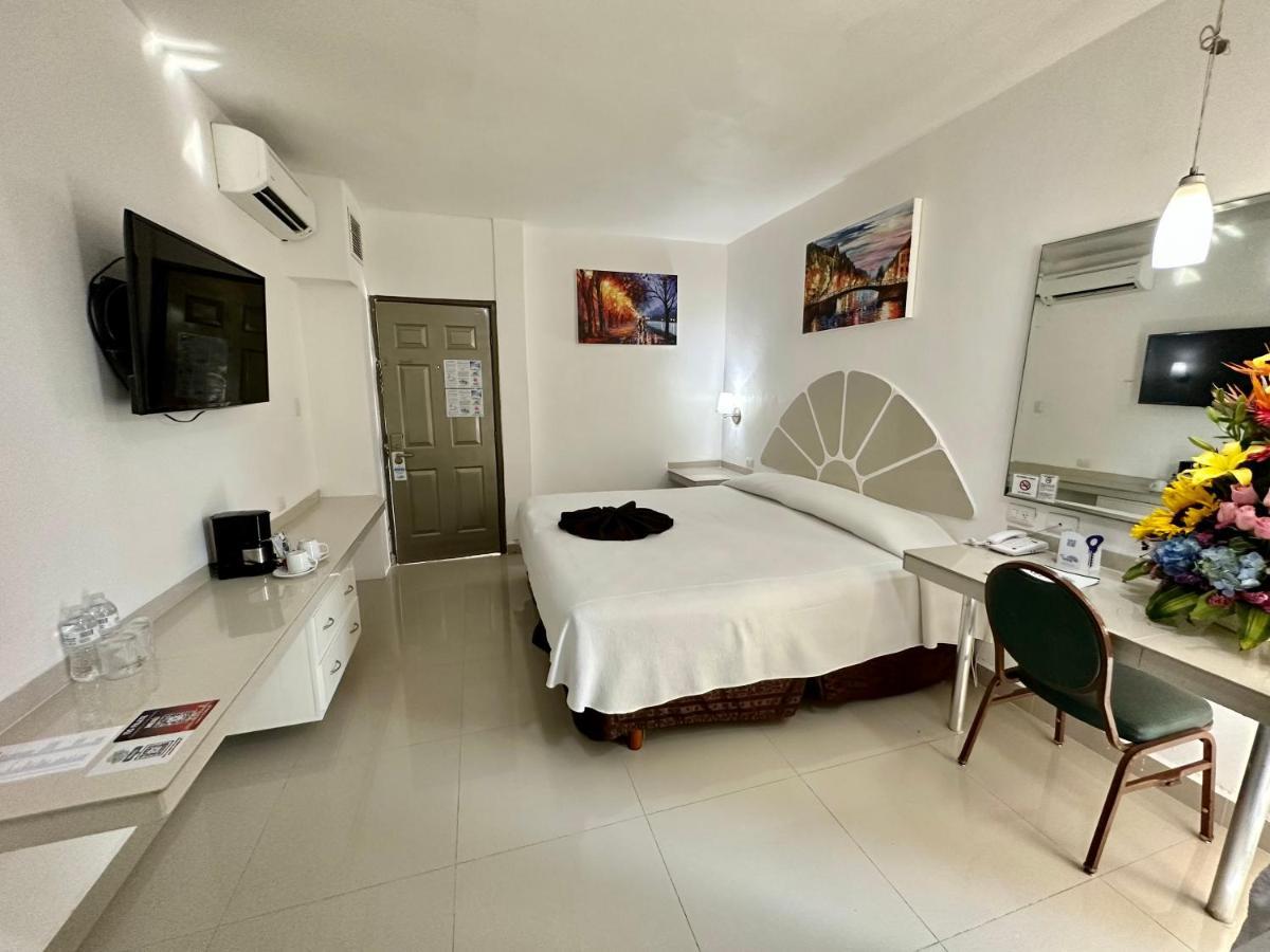 Hotel Plaza Caribe Канкун Екстериор снимка