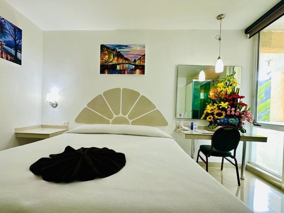 Hotel Plaza Caribe Канкун Екстериор снимка