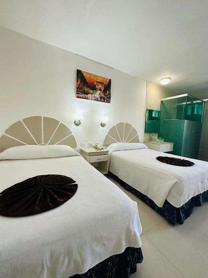 Hotel Plaza Caribe Канкун Екстериор снимка