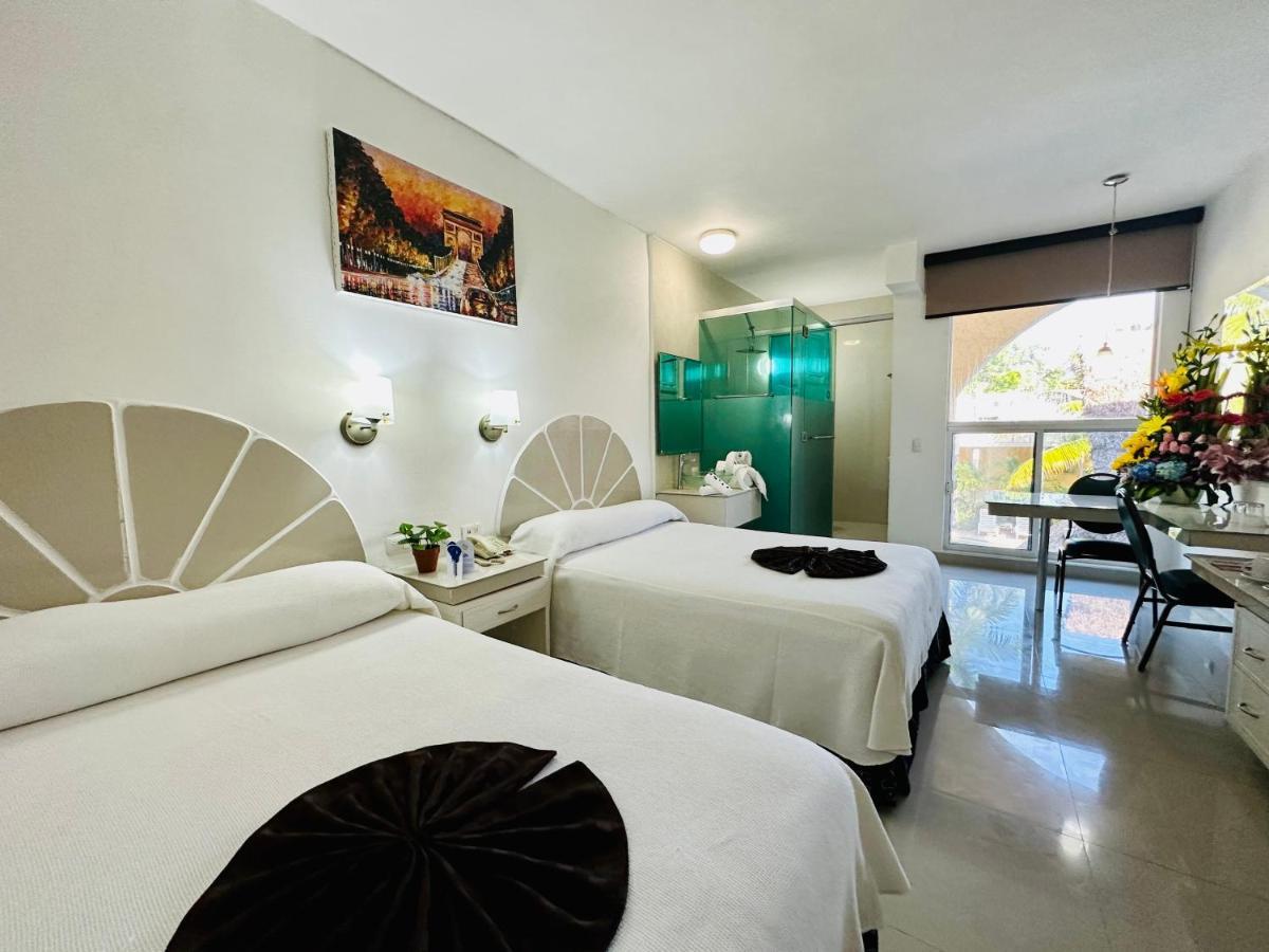 Hotel Plaza Caribe Канкун Екстериор снимка
