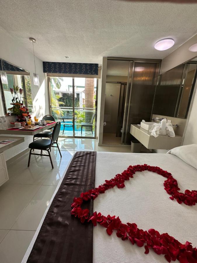Hotel Plaza Caribe Канкун Екстериор снимка