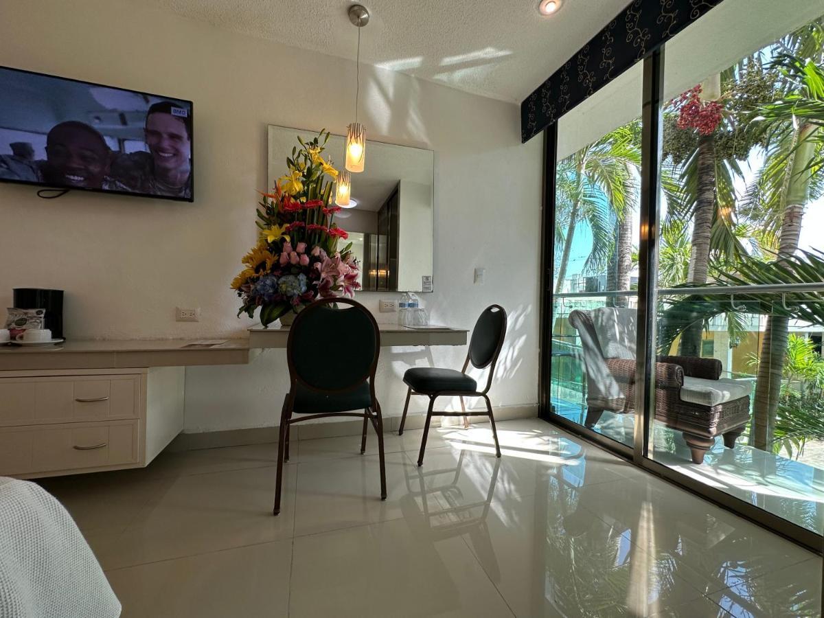 Hotel Plaza Caribe Канкун Екстериор снимка