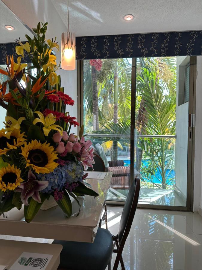 Hotel Plaza Caribe Канкун Екстериор снимка