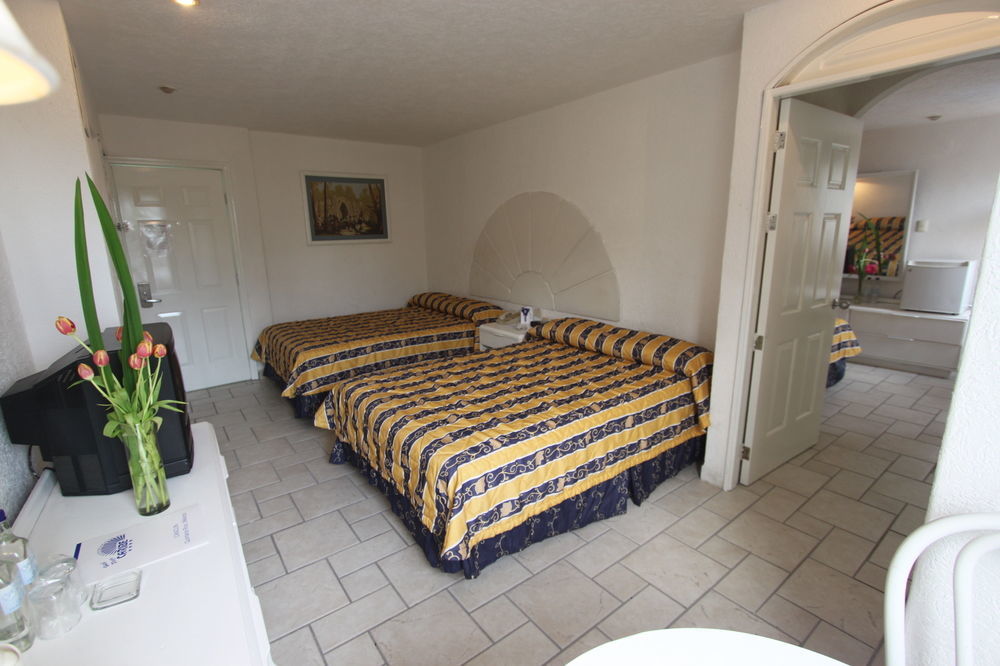 Hotel Plaza Caribe Канкун Екстериор снимка