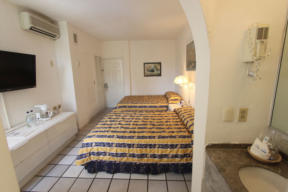 Hotel Plaza Caribe Канкун Екстериор снимка