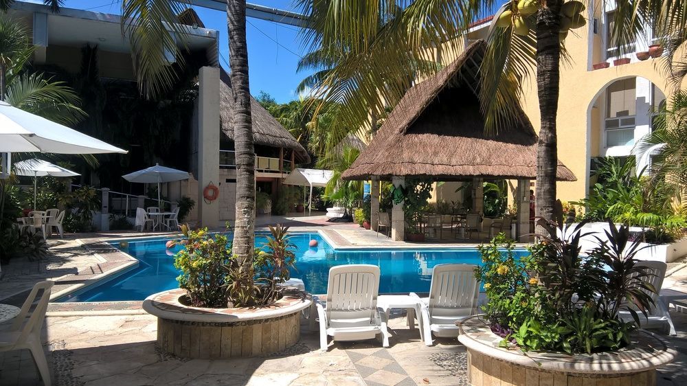 Hotel Plaza Caribe Канкун Екстериор снимка