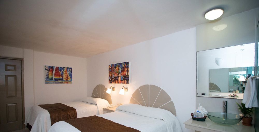 Hotel Plaza Caribe Канкун Екстериор снимка
