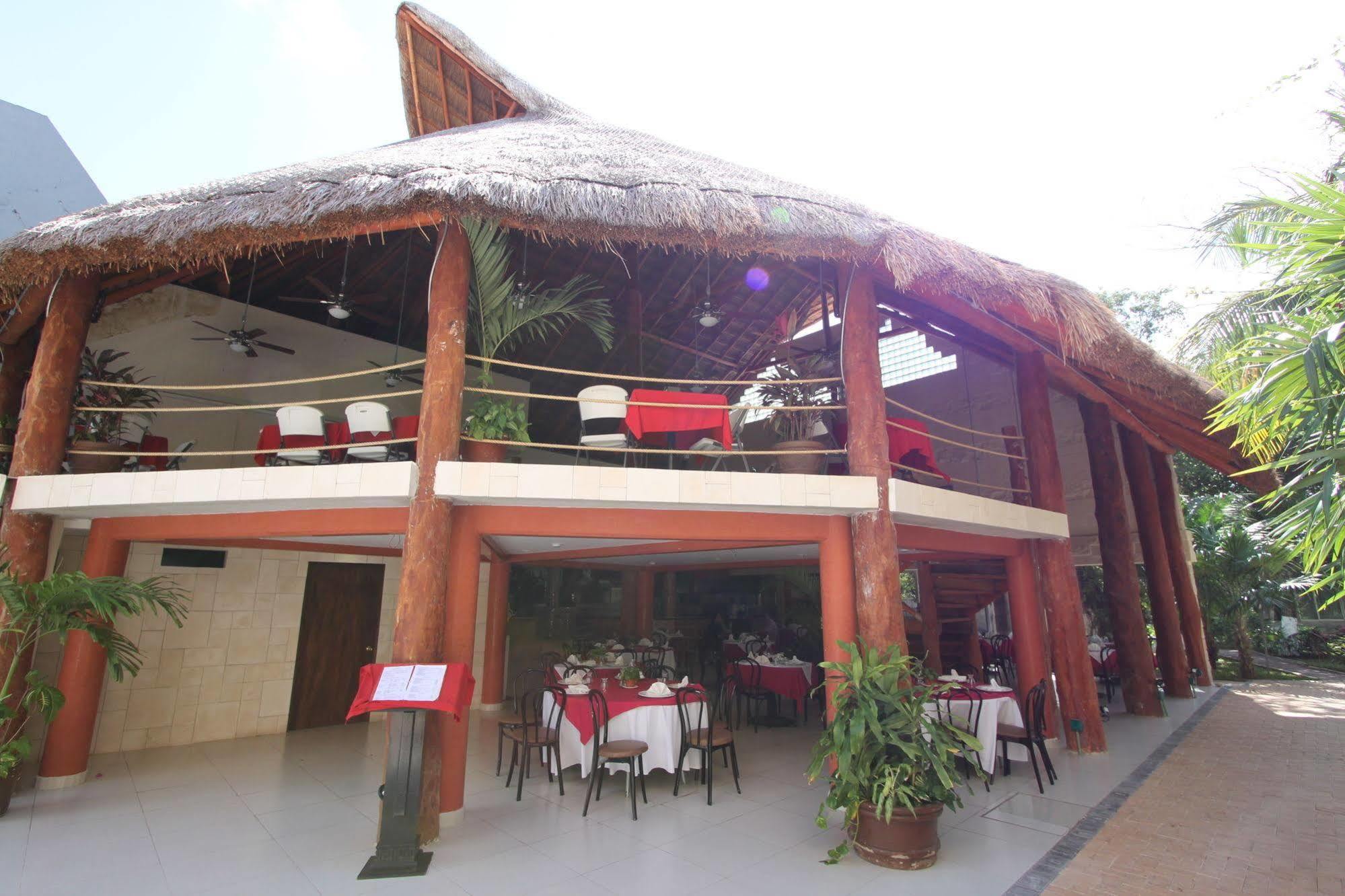 Hotel Plaza Caribe Канкун Екстериор снимка