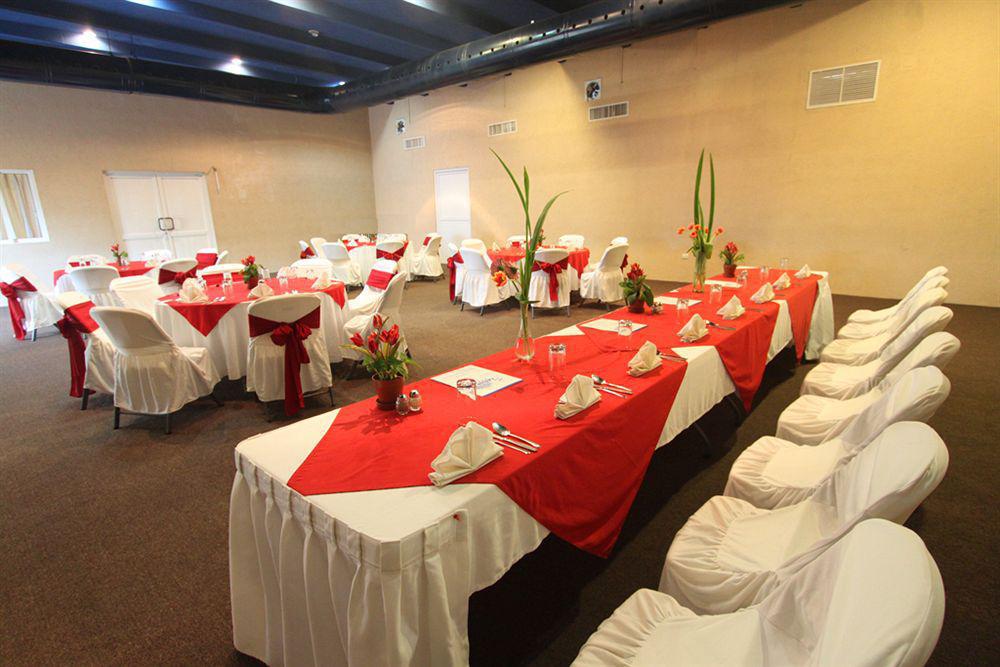 Hotel Plaza Caribe Канкун Екстериор снимка